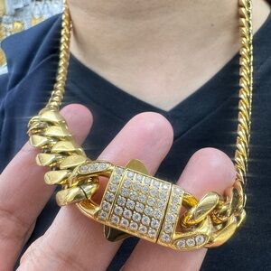 2pcs total 

Cuban Link Chain with Pave Lock #bling #luxury

Men